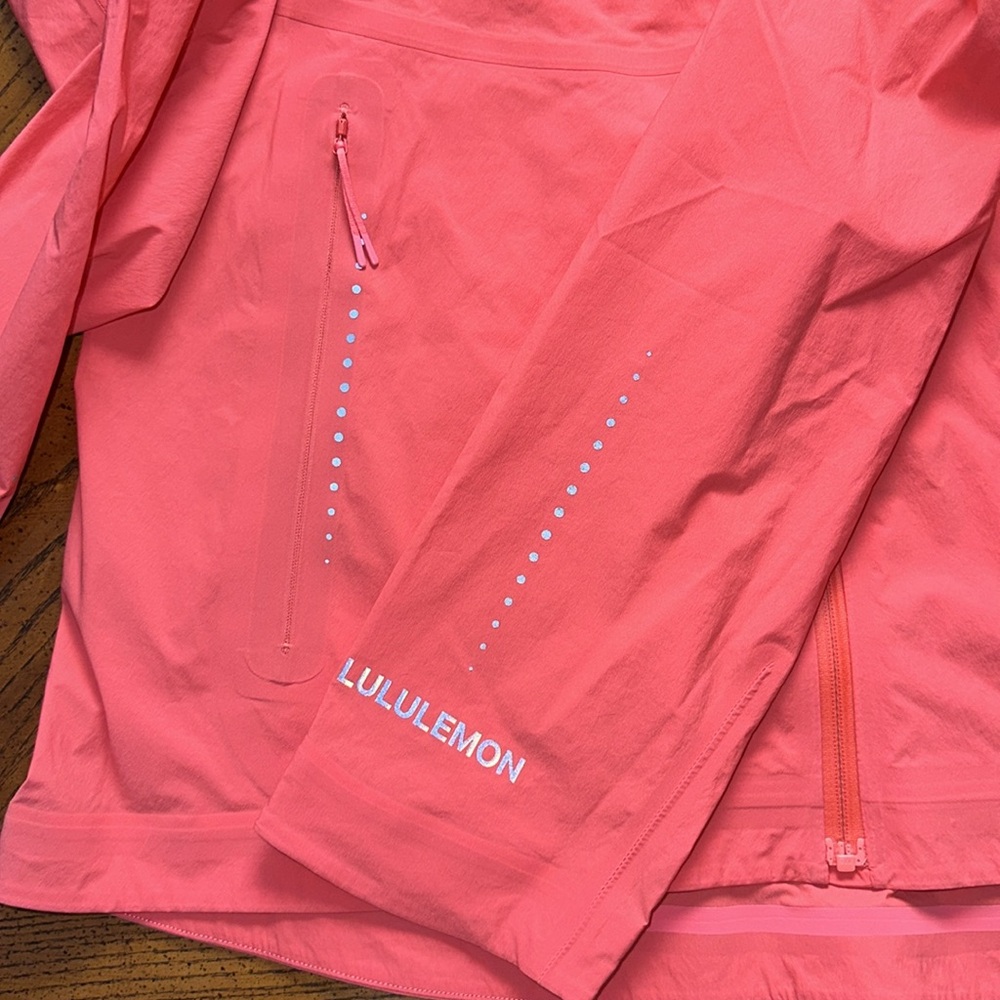 NEW! Lululemon Fast and Free Windbreaker Jacket - Picture 6 of 7